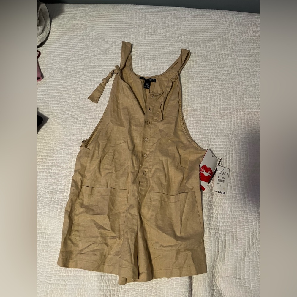 Hot kiss size small romper never worn new with tags